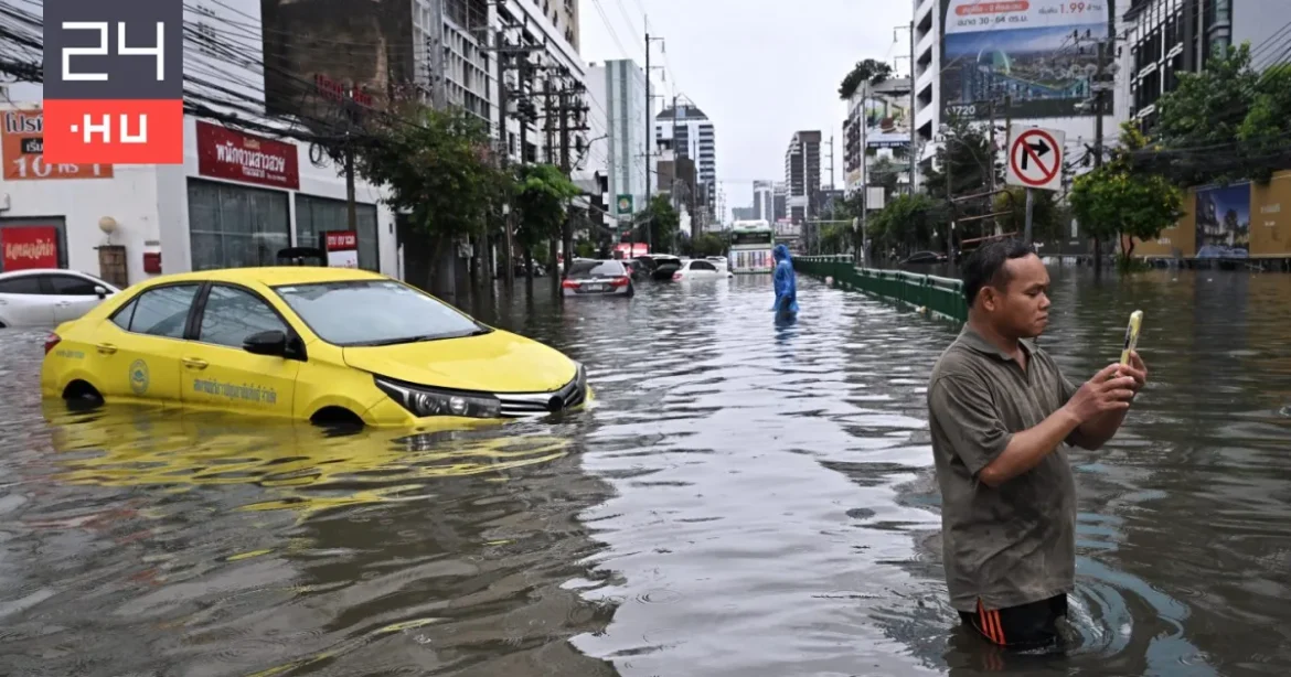 Bangkok utcáit árvíz árasztotta el, komoly fennakadásokat okozva