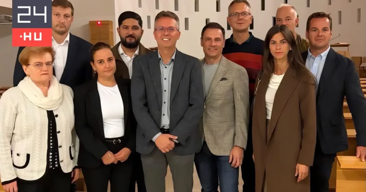 Hankó Balázs mellett álltak ki egy közös fotóval
