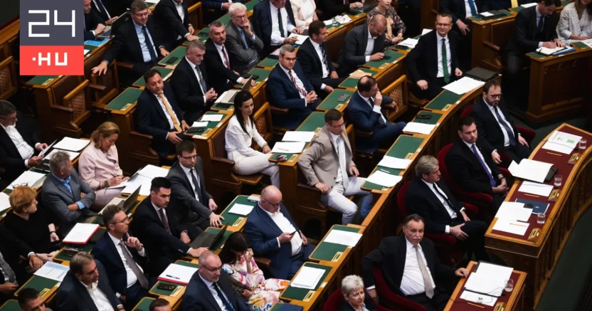 Hankó és Seszták ügyében hétfőn dönthet a parlament