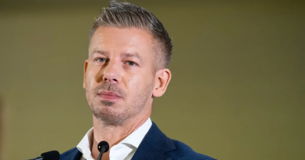 Kezdődik a partraszállás, két politikust ad át az Országgyűlés a nyomozóknak