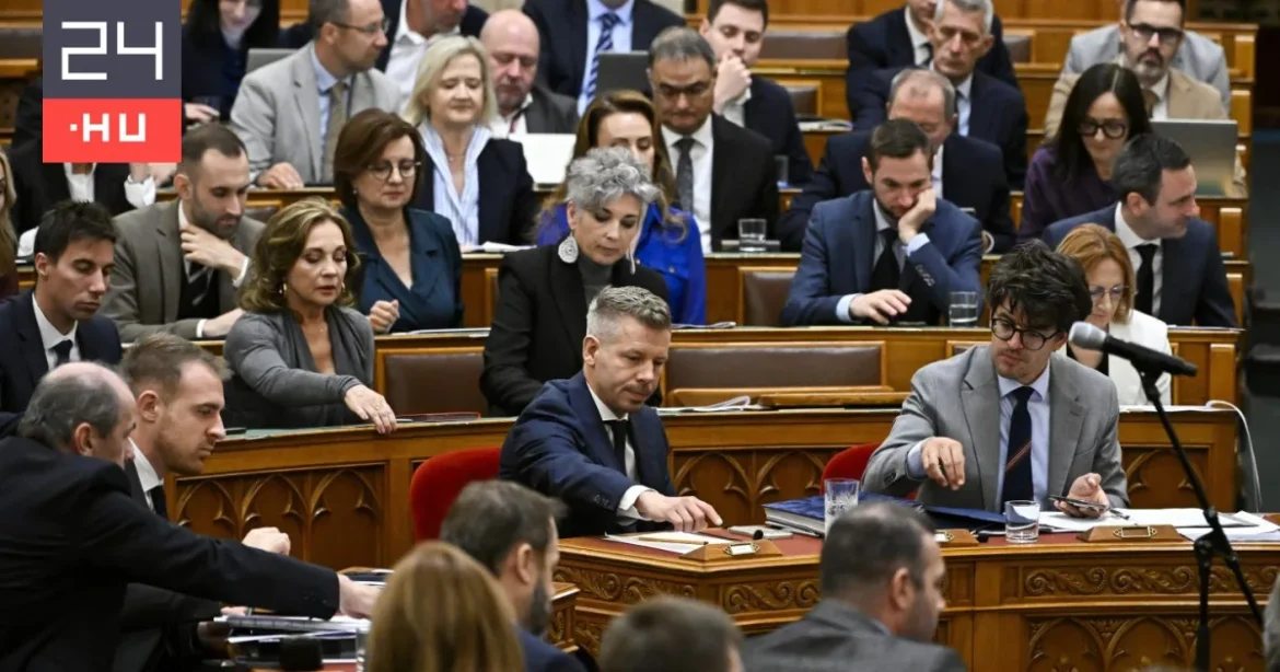 Magyarország rendkívüli ülést hív össze hétfő reggelre