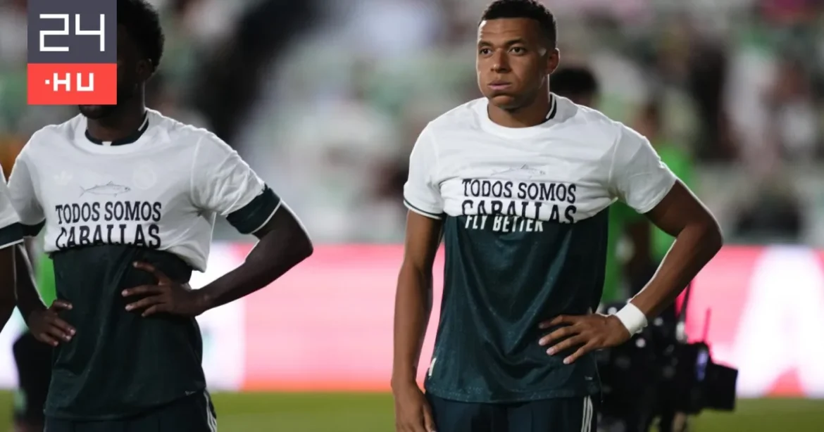 Mbappé és Vinícius felháborodást keltett felcsavart pólóikkal