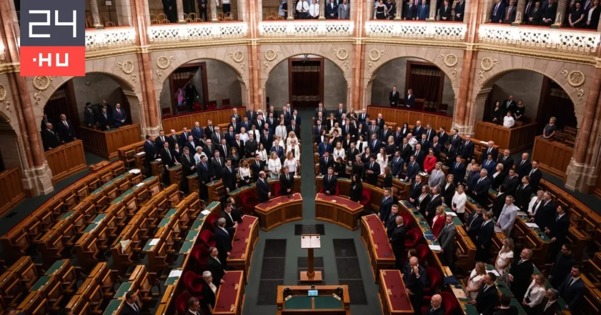 Megszavazták: felfüggesztették Hankóék mentelmi jogát
