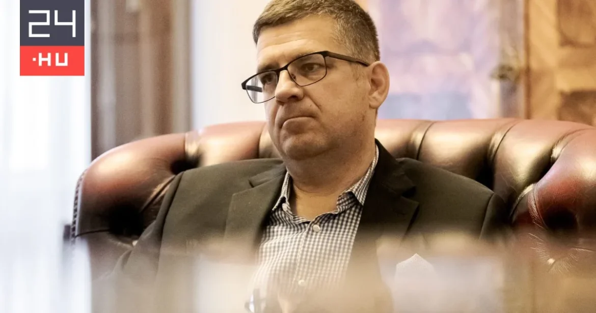 Seszták Miklós az első őrizetbe vett az NVVH-nál
