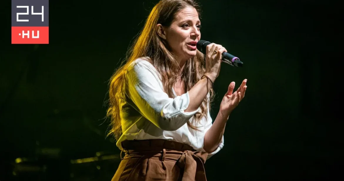 Szinetár Dóra édesanya lett: megszületett az unokája