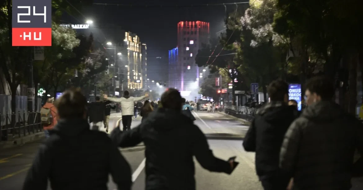 A balkáni országok megosztottan reagálnak Vučić hatalmának meggyengülésére