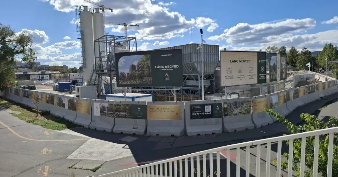 A Bayer csődje után új Construct céget alapított a Láng Negyed mögött álló Rahimkulov