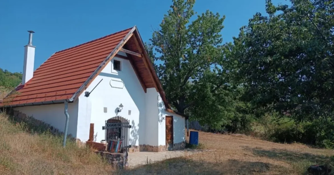 Eladó egy 160 éves zánkai ház, panelárban