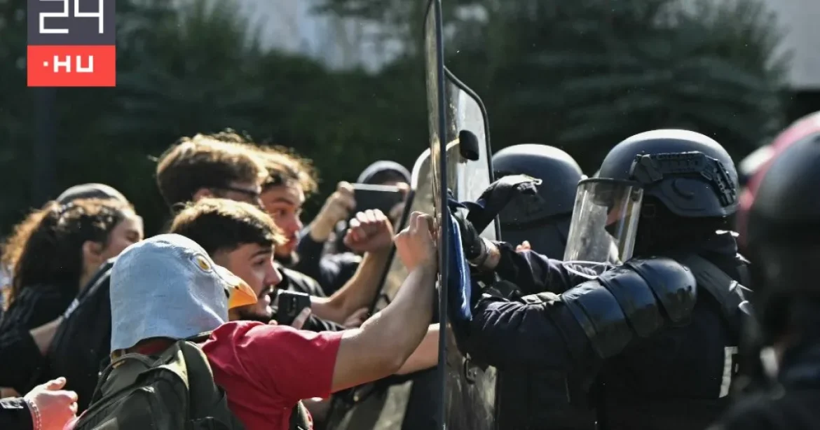 Francia diákok tüntetnek, 400 iskola bezárt