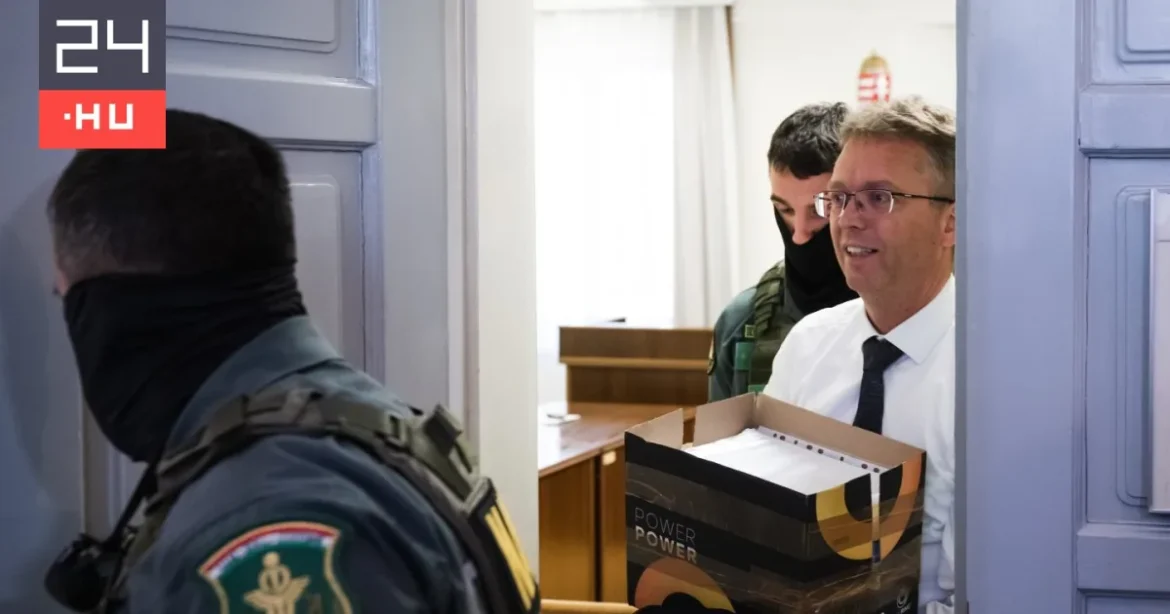 Hankó Balázs fodrászt vinne magával a börtönbe