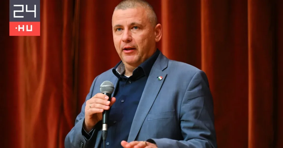 Laktanyafejlesztésre csoportosítják át a budai Várba tervezett minisztériumi irodák pénzét