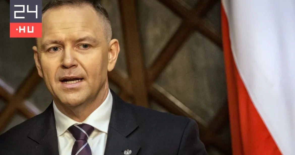 Lengyel elnök: csak rohamrendőrökön át tudott bejutni az alkotmánybíróságra