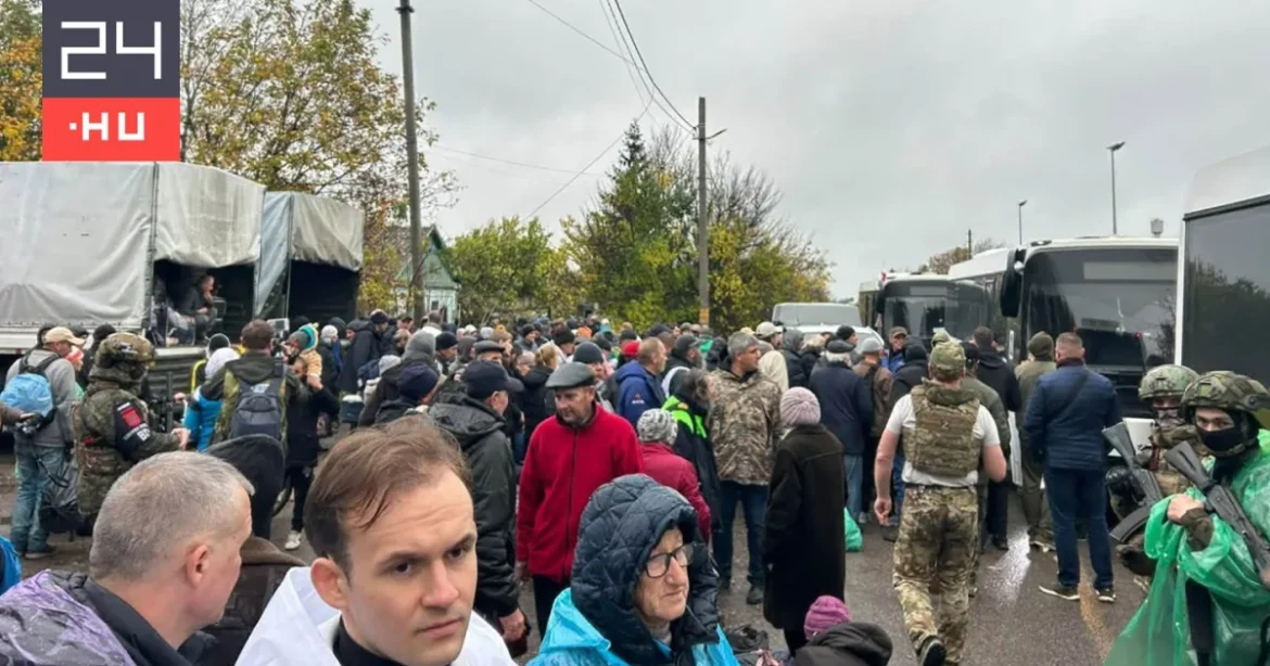 Megkezdték a lakosok evakuálását az egyetlen tűzszüneti övezetben fekvő ukrán városból