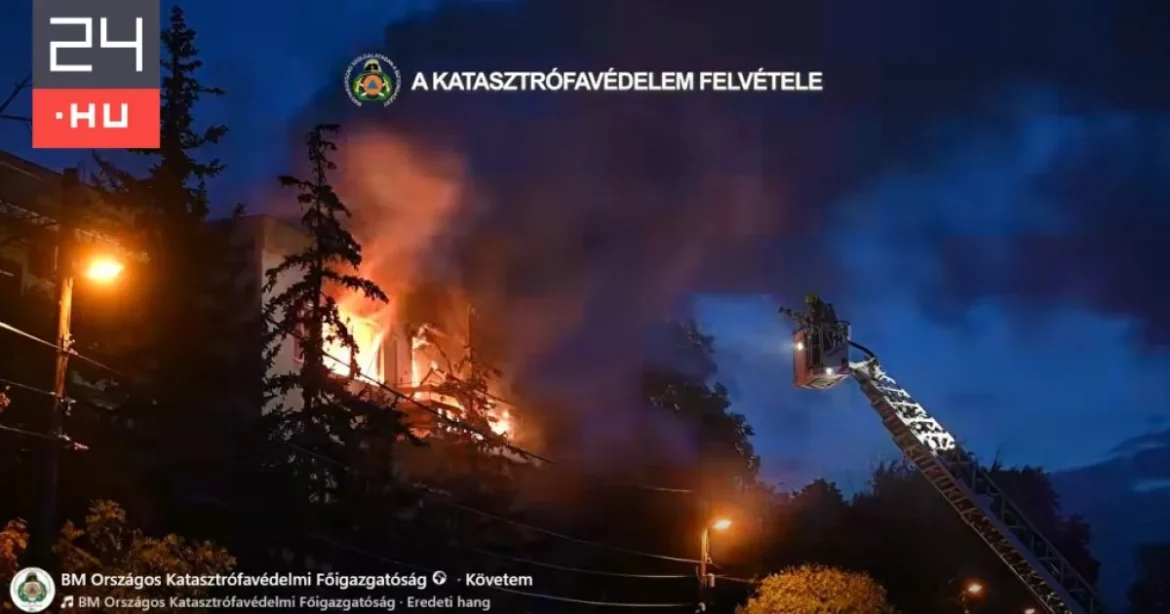 Robbanás történt, majd tűz ütött ki egy budai társasházban