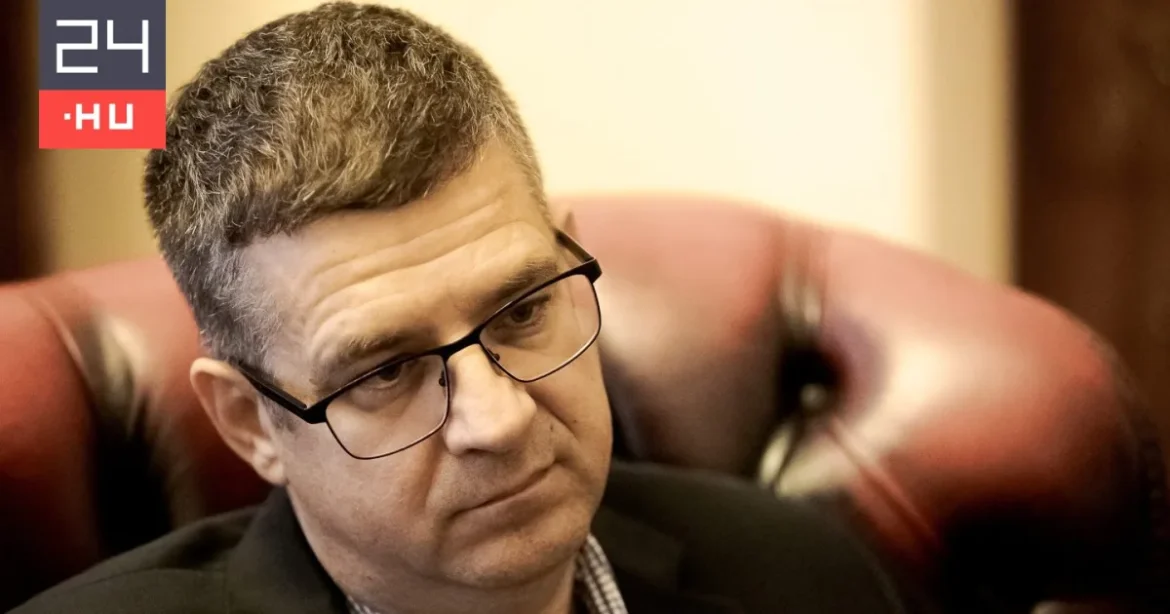 Seszták letartóztatásban marad a hónap végéig