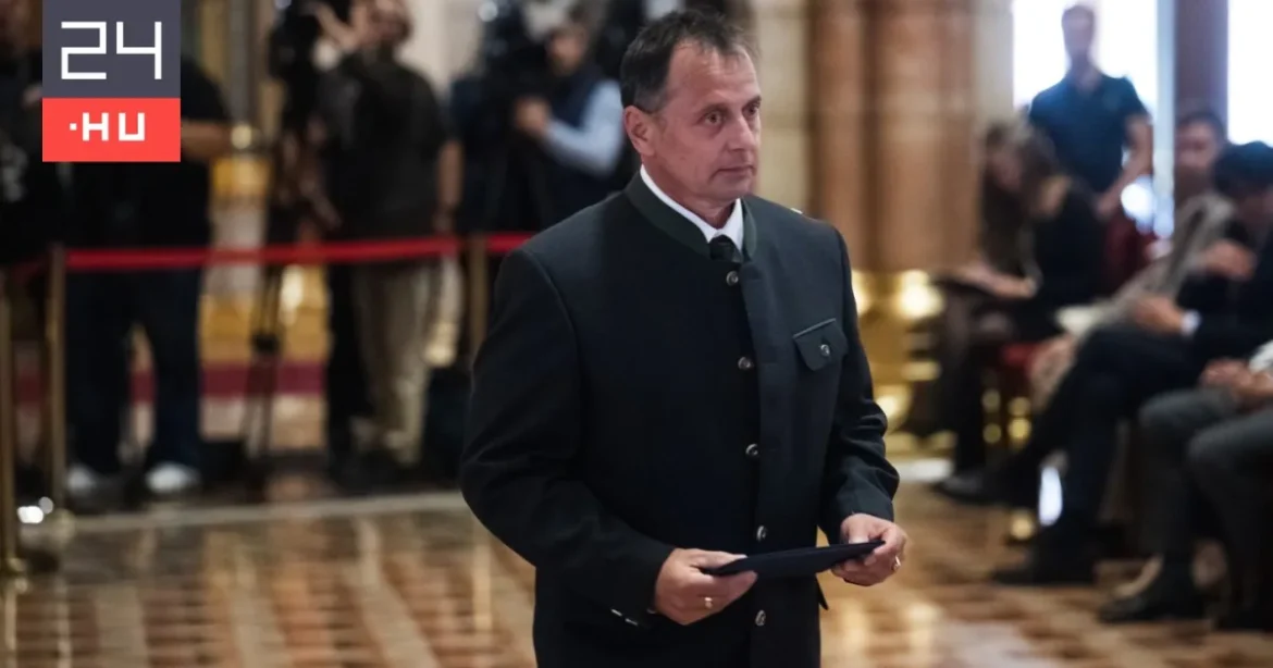Távozik bizottságából az oroszlánvadász képviselő
