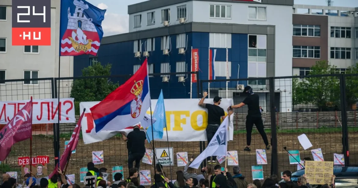 Tüntetők a szerb elnök propagandacsatornájánál